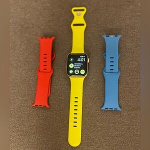 Apple Watch Series 4 GPS, 44mm Gold Aluminum Case, small/medium bands